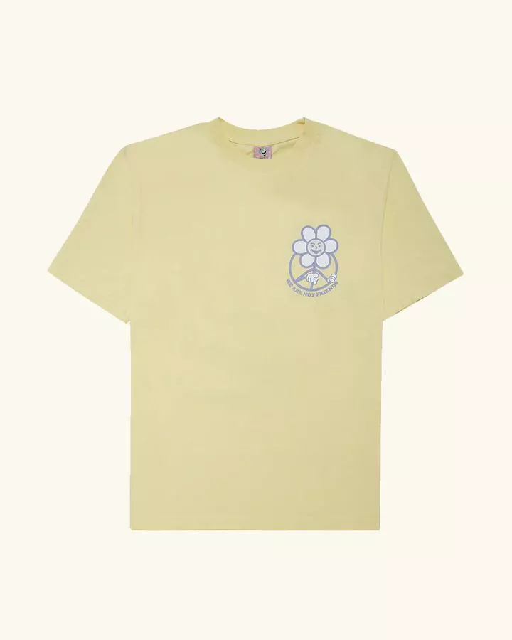 Camiseta Daisy logo t-shirt We are not friends amarillo pastel