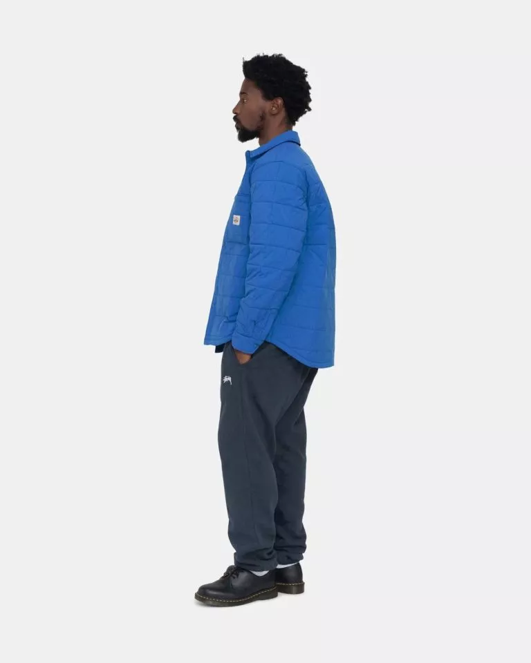 Comprar Chaqueta Quilted fatigue shirt de Stussy en color azul . Camisa con aislamiento ligero que hace las funciones de prenda de abrigo. 